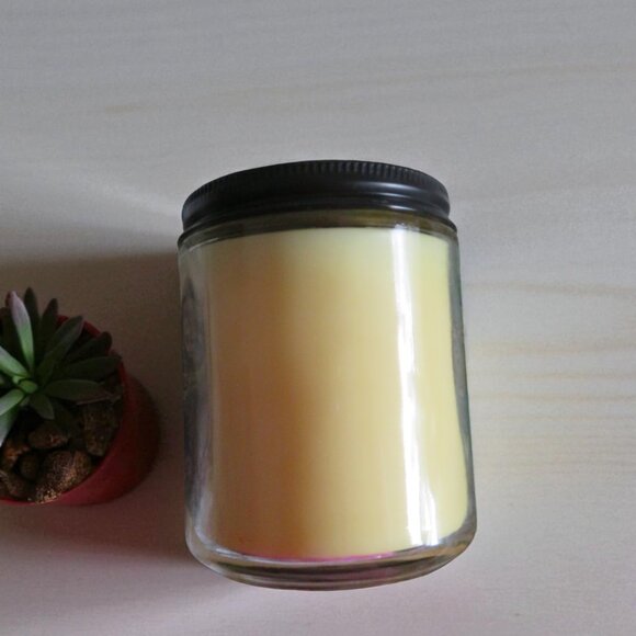 Bath & Body Works Iced Lemon Pound Cake - Single Wick Candle, NWT - Picture 3 of 4